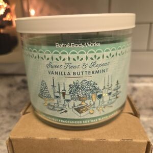 Bath & Body Works Vanilla Buttermint Candle - Mint